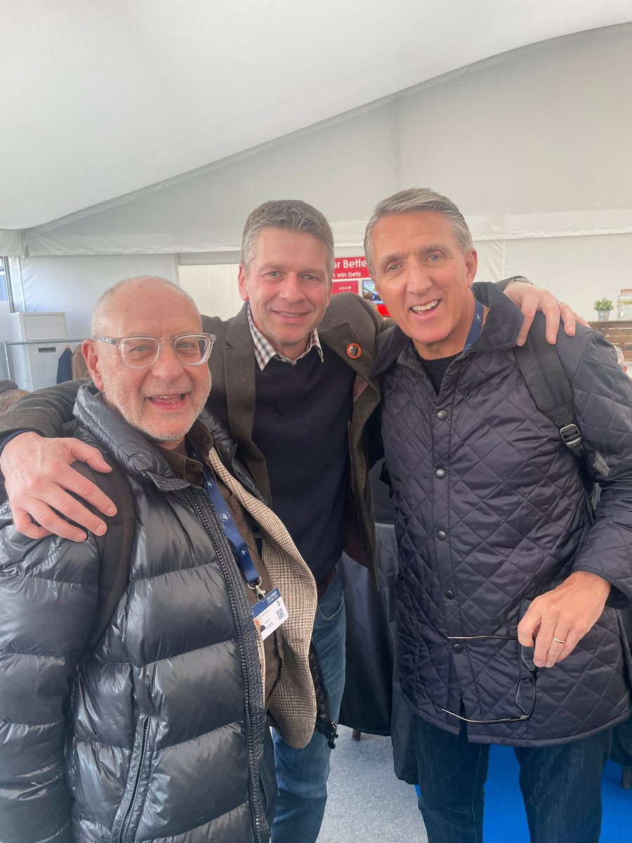 Cicestrian's tweet photo. Nice to meet @tSHandJ at #Cheltenham today https://t.co/DFE3DZKJrL