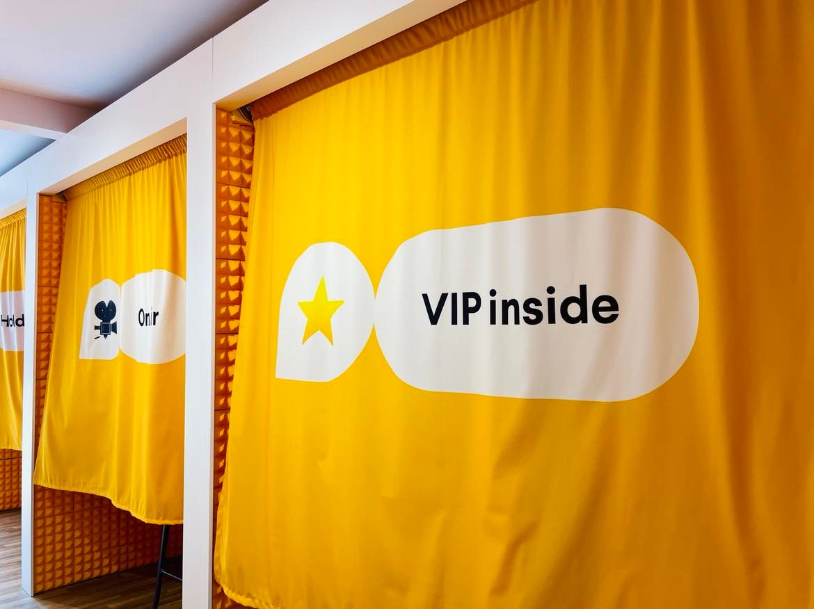 SlackHQ's tweet photo. Swing by 3rd & Congress today—there's plenty to see and do!
🎧 Experience huddles in action
📽️ Record a clip in a VIP booth
➕ Create your own channels
💡 Learn how apps and integrations drive productivity in Slack
#SlackSXSW https://t.co/NU9s4v29xo