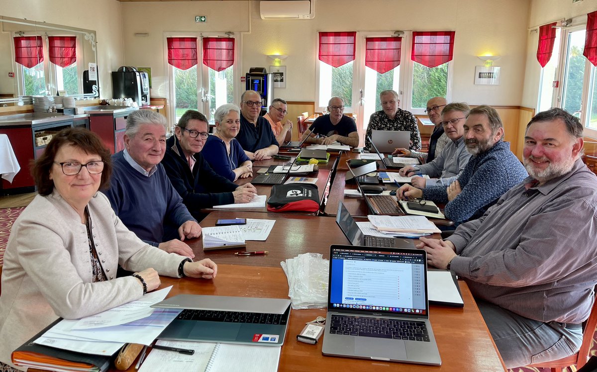 AmePoste's tweet photo. Deux jours de travail pour le Comité Directeur, à Blois https://t.co/rCJzQGvYpY