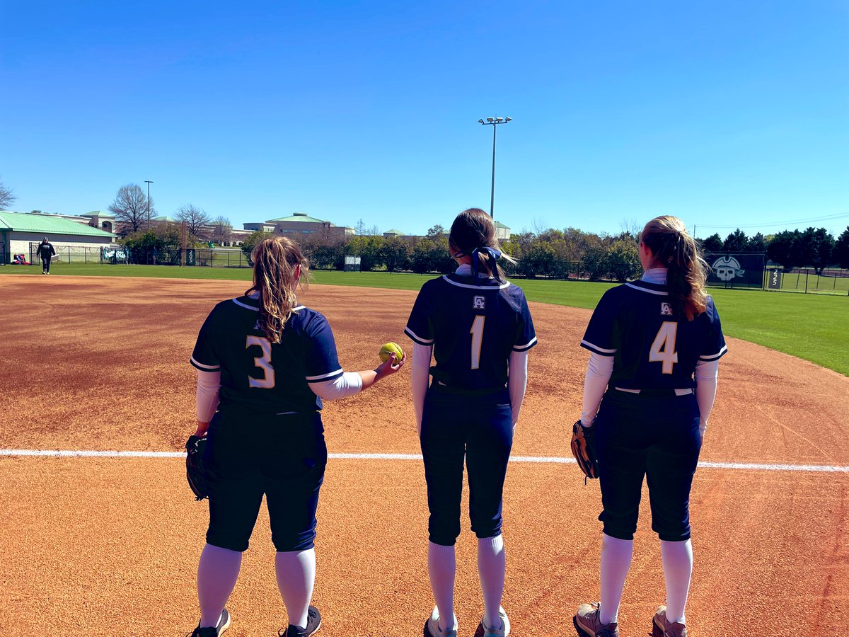 CACC_Softball's tweet photo. Happy Pi Day from @CACC_Softball 
🧮 📐 ⭕️📏🥧🥧🥧🥧🥧 
#piDay2023 https://t.co/cV7yv4MxcX
