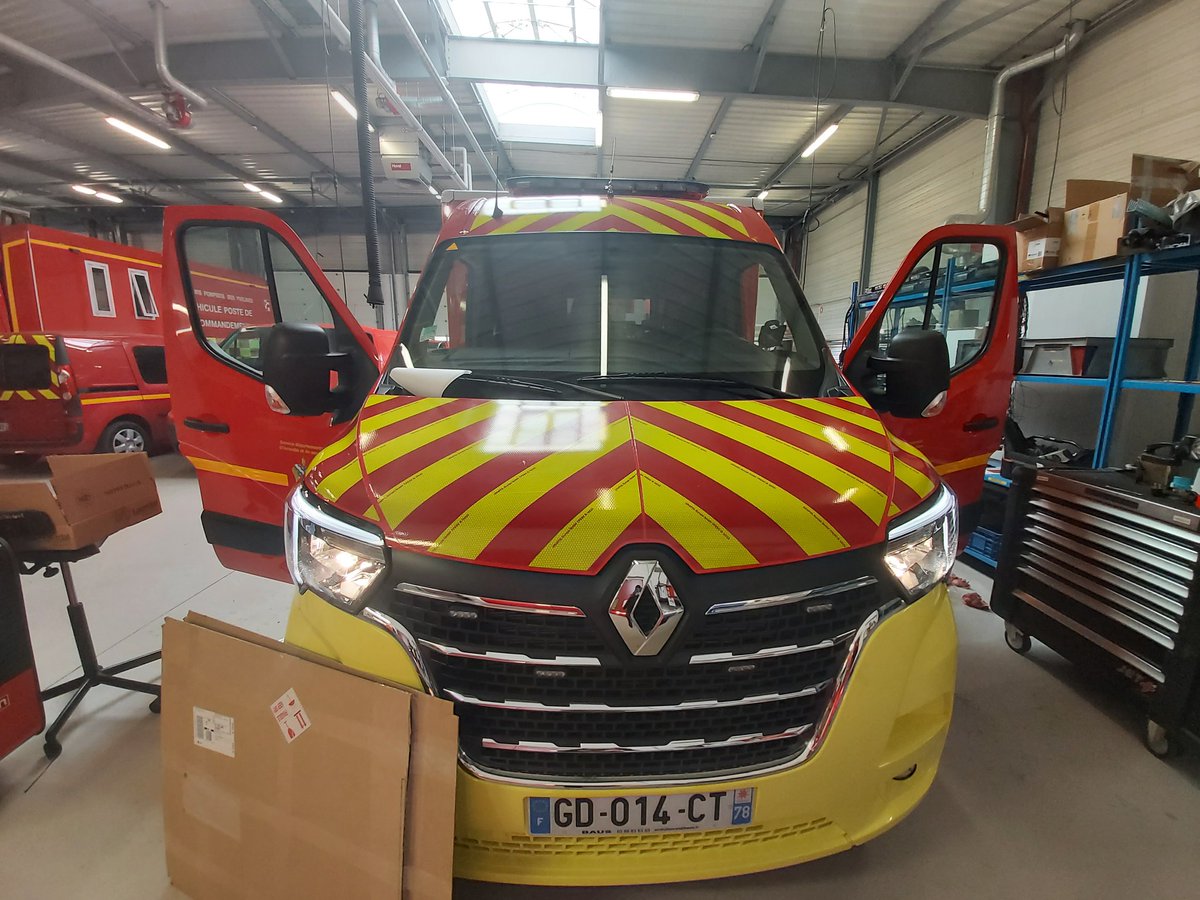 VarianceAuto's tweet image. 🚒 Une protection pour les héros du quotidien 

Nos experts ont posé un film sécurité 520 incolor sur les vitres d'un Renault Master 3 du SDIS.

💪protection contre les chocs, les rayures et les éclats de verre.

#filmsecurite #protectionvitres #renaultmaster3 #poseursexperts