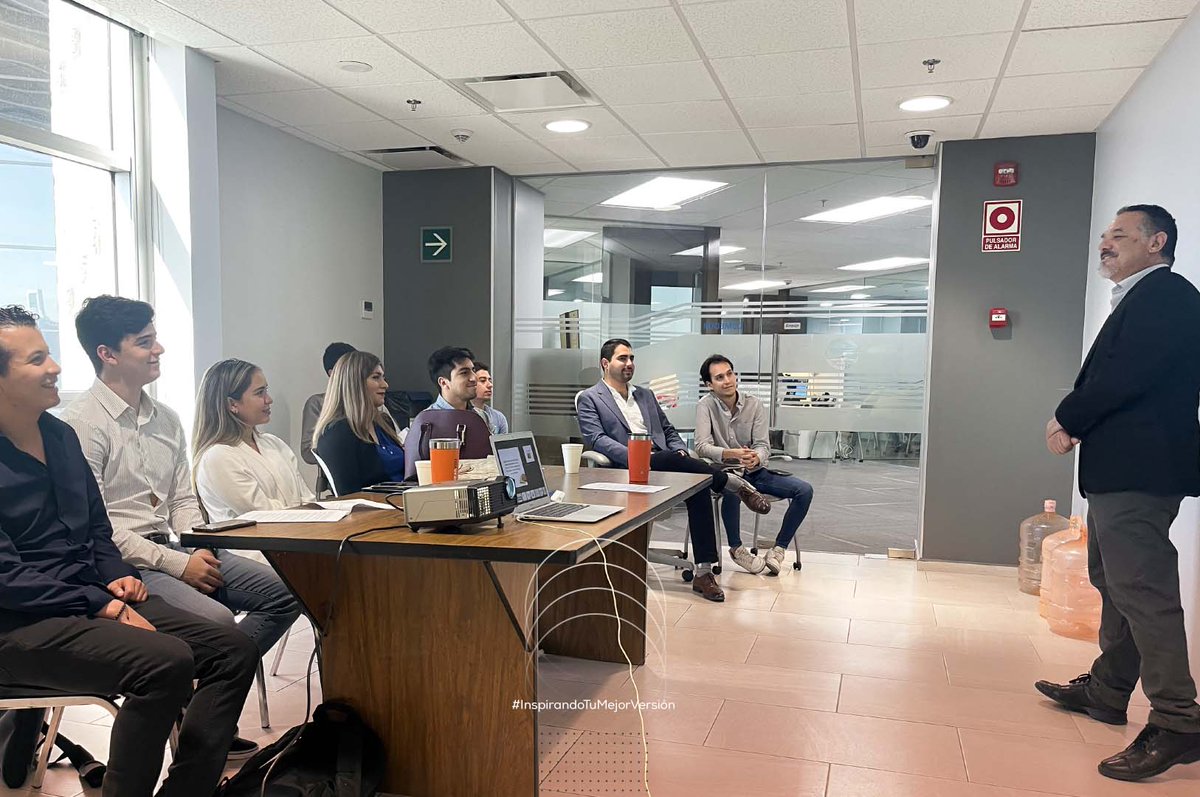 Agradecemos al Mtro. Rubén Cardoza por su apoyo en la realización de esta visita. Estamos seguros de que esta experiencia será de gran valor para nuestros estudiantes en su formación como futuros abogados. 👩‍💼👩‍⚖️👨‍⚖️

#InspirandoTuMejorVersión 🌟