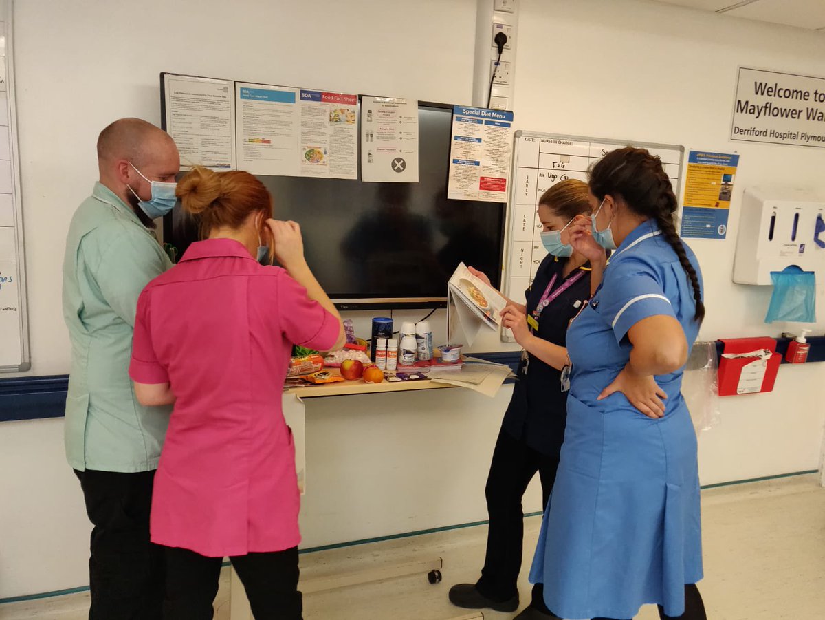 DietitiansUHP's tweet photo. Members of #TeamRenal on #MayflowerWard celebrating #Nutrition and #Hydration week with their interactive stall and potassium quiz! 🍌🥔☕️ @NHWeek #ThinkKidneys https://t.co/jHHHy87qWq