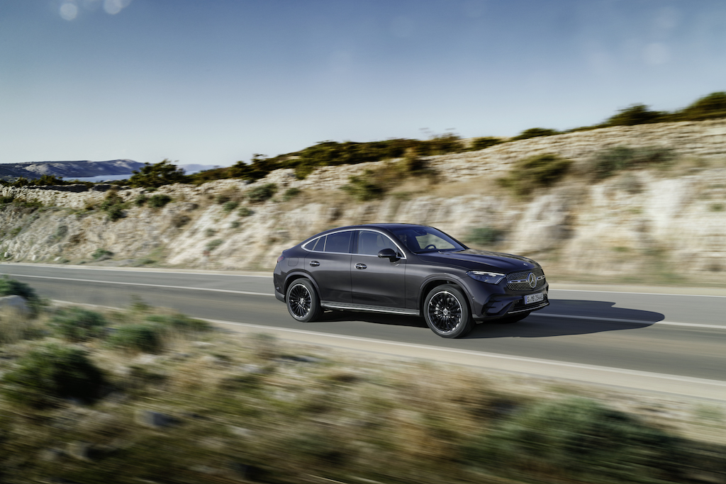 Daar is ‘ie dan: de nieuwe #MercedesBenz GLC Coupé autonieuws.be/nieuws/8159-da…