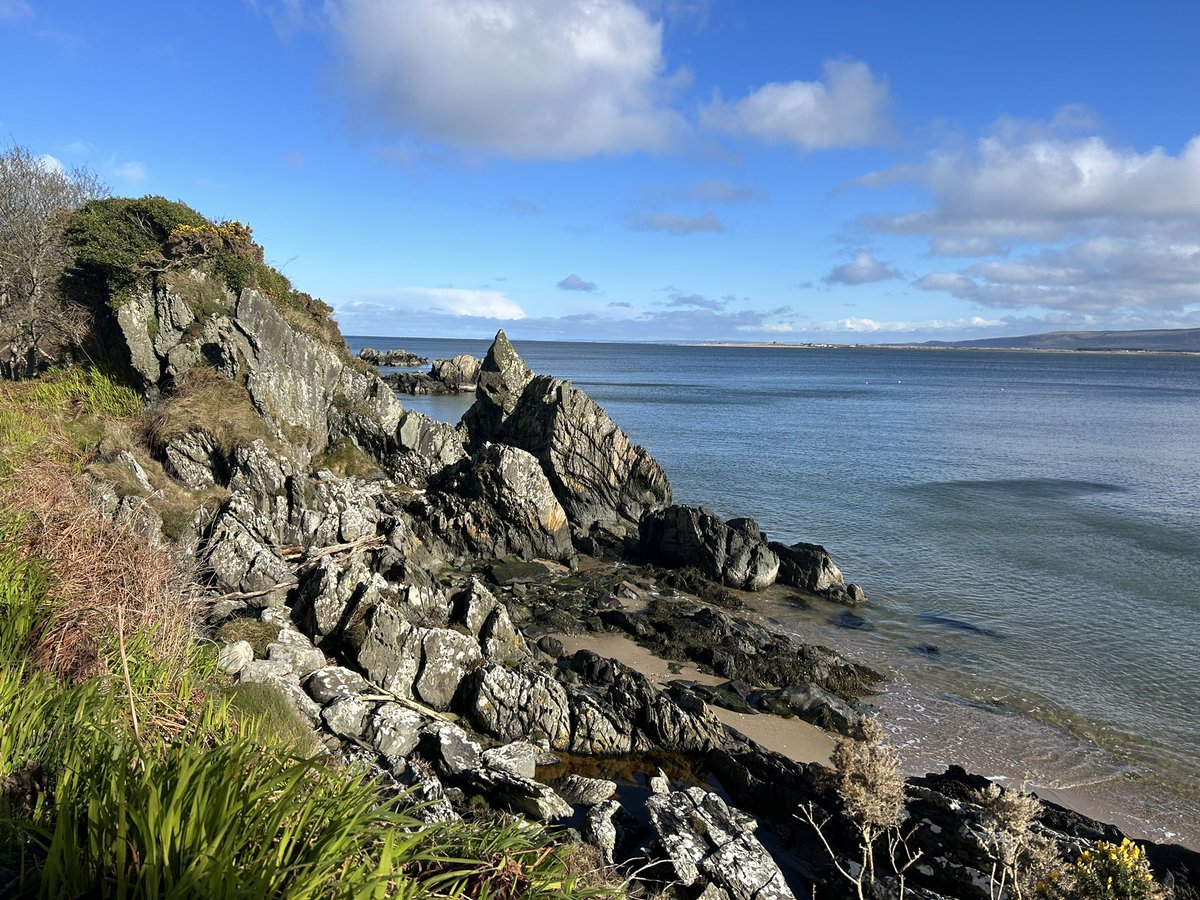 Liam_Skelly's tweet photo. No sign of snow on the Moville Shore Walk this afternoon it’s sunshine all the way here @geoff_maskell @bbcniweather @wildatlanticway @MMaryMcKenna @Visit_Inishowen https://t.co/uL7NT8pqhy