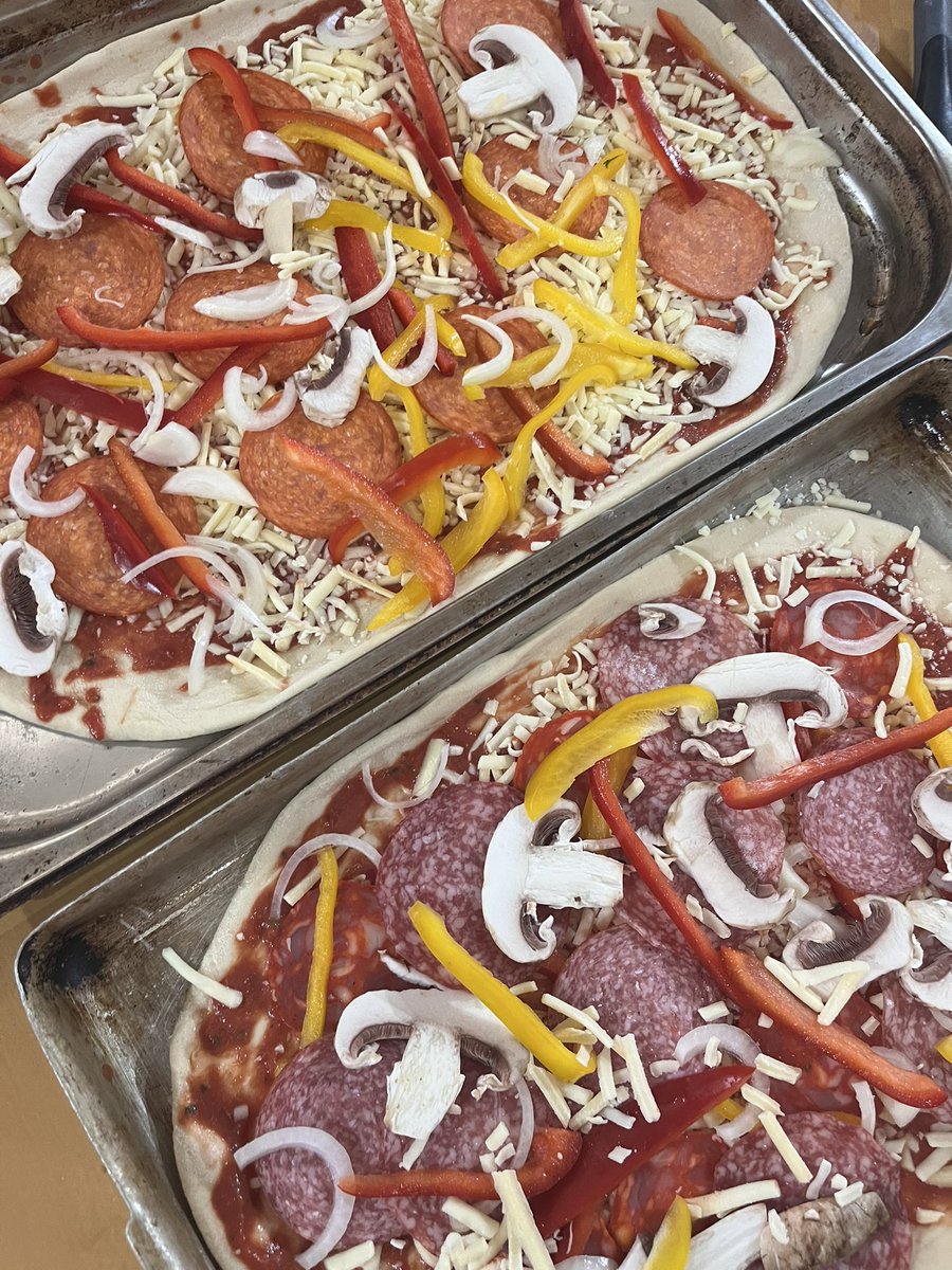G20YouthProject's tweet photo. We’re so proud of our YP & team for their efforts at preparing food for our weekly Street Food Project at the Wyndford 🙌🏽❤️. @ClevedenSec42
This week the team made homemade pizza & veggie pakora! Top work!
#PositivePathways #SchoolProgramme https://t.co/vbx9mXi5Ol