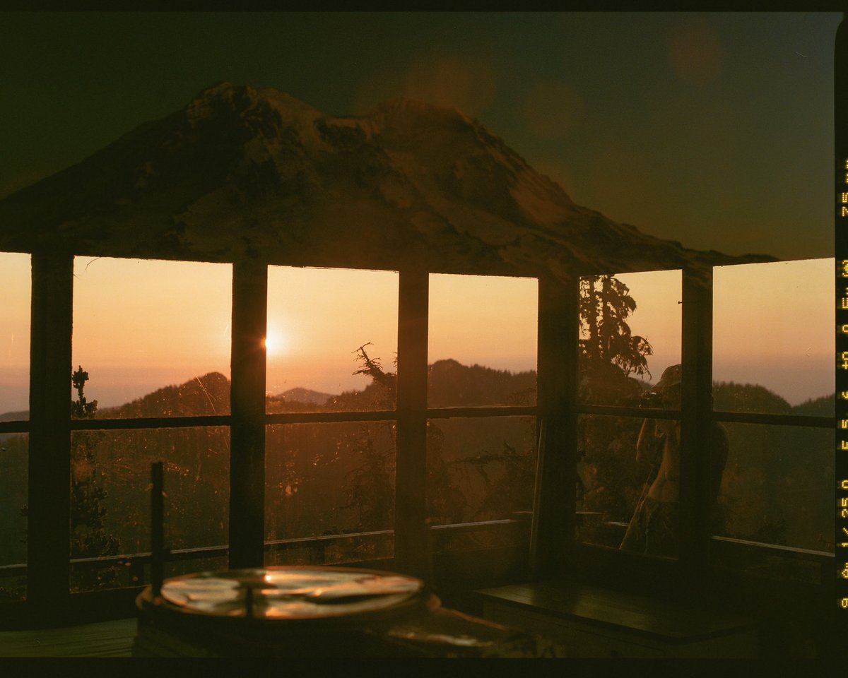 Kevinhorstmann_'s tweet photo. Up there, everything feels as it should.

Shot on Kodak Portra 800
Scanned by @thenegativelab https://t.co/D8R6AMV9LG