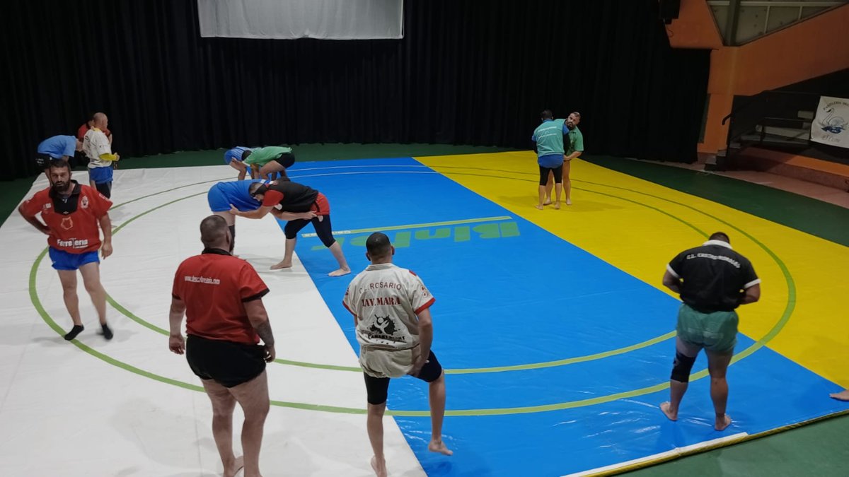 clramonjimenez's tweet photo. 📸 Gran entrenamiento de nuestro senior, preparando sus dos enfrentamientos de copa para esta semana. ¡Vamos Ramón Jiménez!. #renacemoscontuayuda #guiaesdeporte https://t.co/tGYnYDMrq1