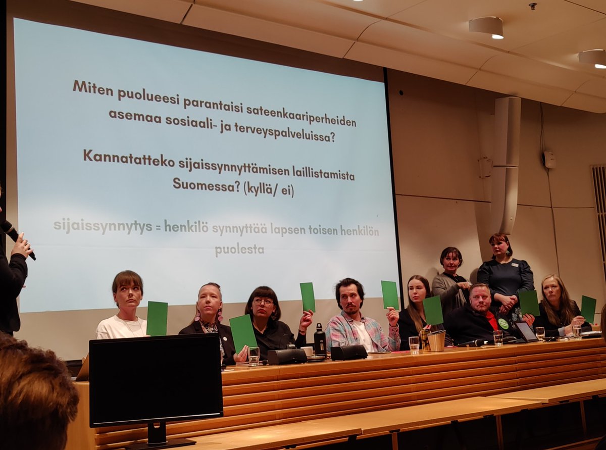 #Sijaissynnytys tulisi säädellä turvalliseksi laissa ja palvelujärjestelmässä - ei kieltää. Ehdokkaat puoltavat 🏳️‍🌈

Lue lisää: sateenkaariperheet.fi/vaikuttamistyo…

<a href="/seta_ry/">Seta</a> @SimpukkaRy <a href="/KohtuuttomatRy/">Kohtuuttomat ry</a> @KasperKivisto <a href="/valovesikauris/">Valo Vesikauris</a> <a href="/HyrkasJuha/">Juha Hyrkäs</a> <a href="/ninasuomalainen/">Nina Suomalainen</a> <a href="/ElisaGebhard/">Elisa Gebhard</a> <a href="/Titta_Hiltunen/">Titta Hiltunen</a>