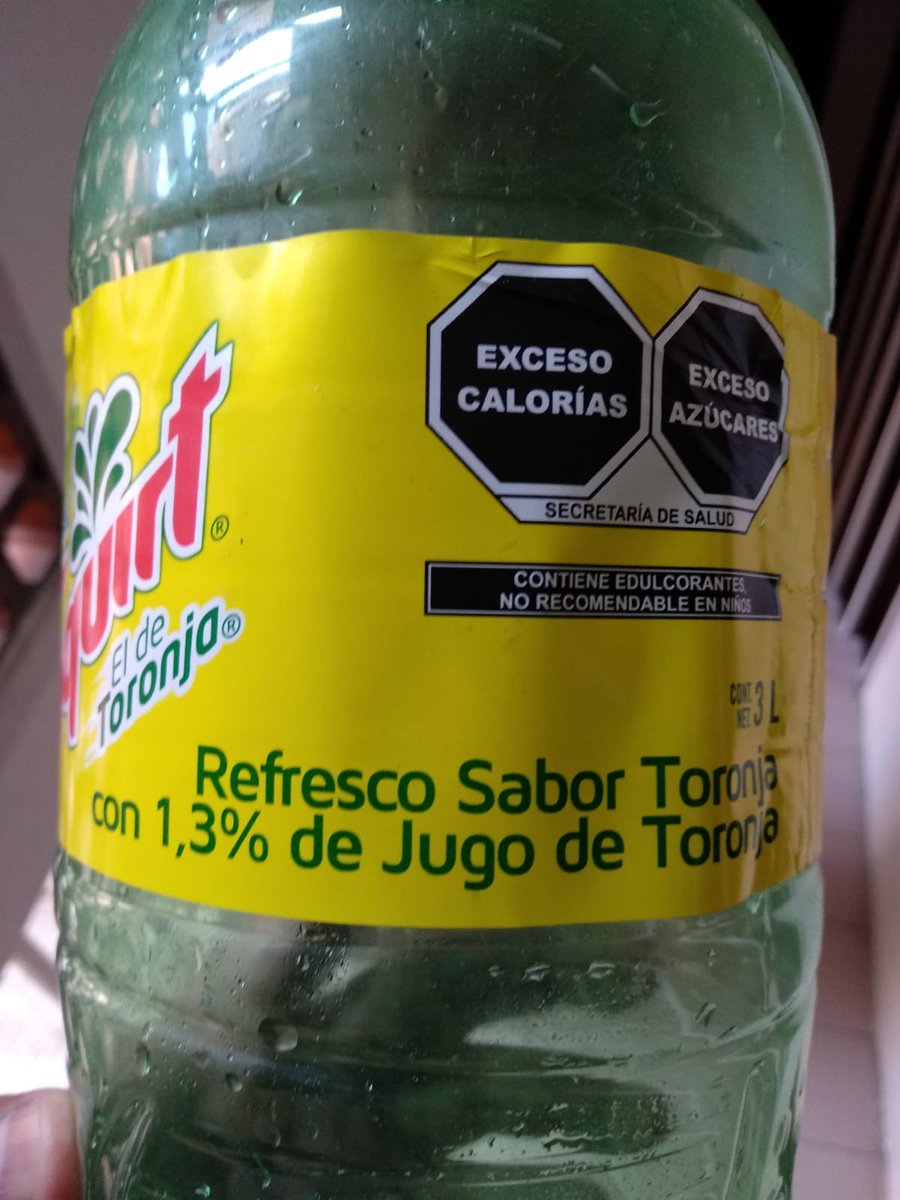 abazan9's tweet image. Una botella de 3 litros de #refresco &quot;presume&quot; tener el 1.3% de &quot;jugo&quot; de fruta 😑😒