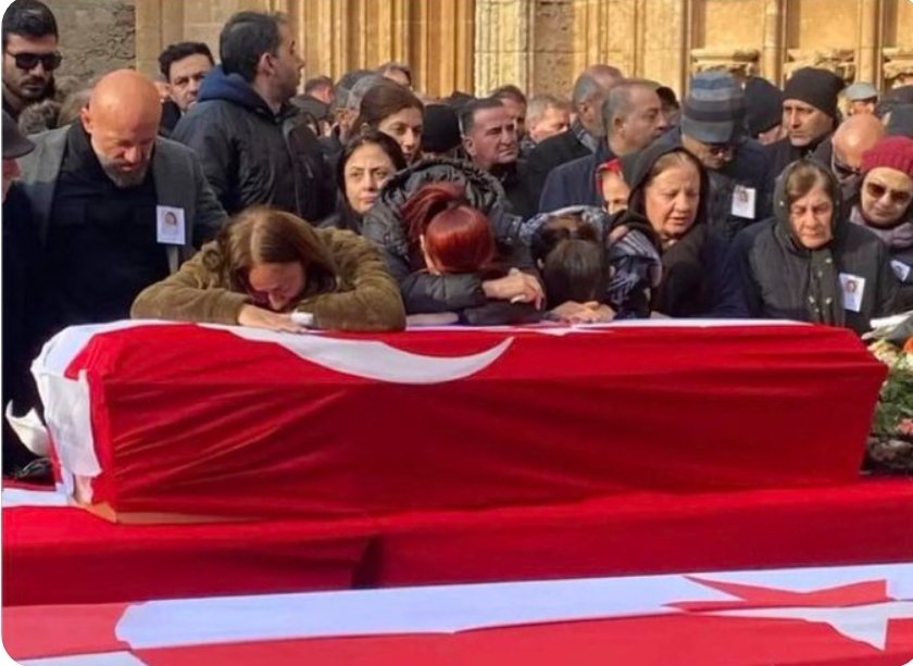 erkanipekcioglu's tweet photo. Adaletin bu muydu dünya?Günlerimiz gecelerimiz bir oldu,
Kötülerinsin sen dünya, hepsi halen daha hak iddia ederler ve işleri yarım kalmış.
İyileri öldüren dünya,bak ben değil fotograflar söyler
#isiaskıbrısadaletistiyor https://t.co/HPws91dwuY