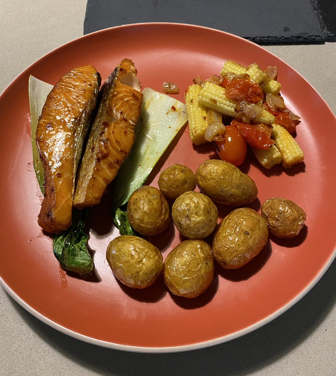StevieDee710's tweet photo. #Tryingtobehealthy
Dinner is served at Dee Towers https://t.co/luupOwX3fu