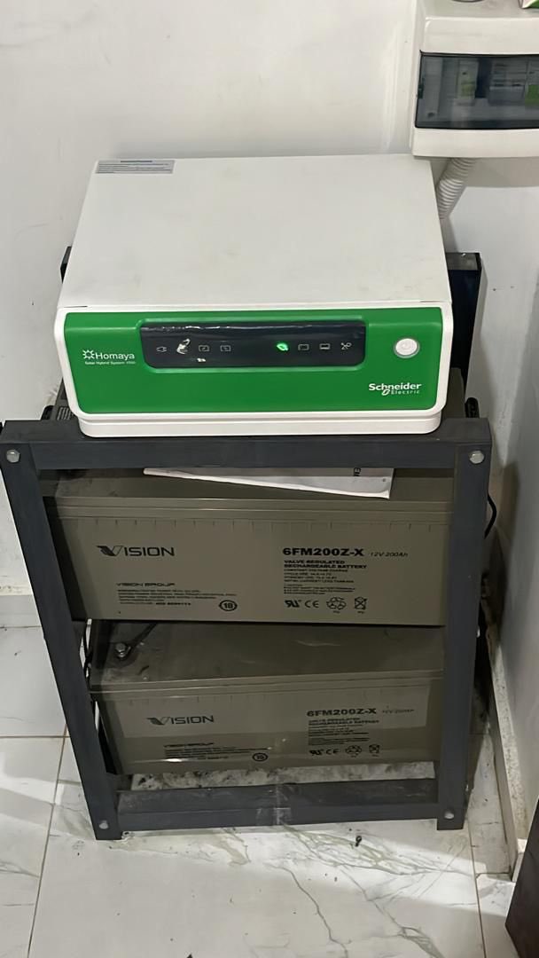 innovateenergys's tweet image. Another smart move made.
We completely installed this 1.5kva 24v backup solution with 4.8kwhr battery bank.
It can power;
📺1-2TVs,
💨1 Fan,
💡lighting points and other light loads
Take control of your light situations, contact us today!
#InnovateWithUs #BackupSolution