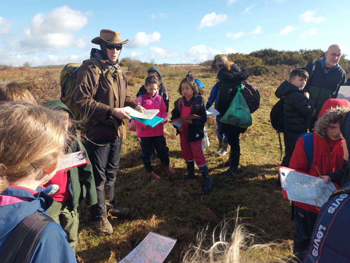 Hendrefoilan's tweet photo. Y5 had a brilliant time with @DawnNaturedays in River Ilston! We put our learning of rivers into practise. Great hard work and happy faces all day! #hdfpSciTech #hdfpNum #hdfpHum https://t.co/Gh4wF0BNsM