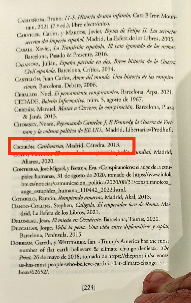 Crastino's tweet photo. Tenía que llegar, era inevitable: cuando no se explica que las fuentes clásicas no se citan según el sistema APA (apellido[s], año, páginas), sino que tienen su propio sistema (nada complicado), pues pasan estas cosas. Y no pasa nada, oye, tira millas que a nadie le importa...⬇️ https://t.co/dGijcQhbxr