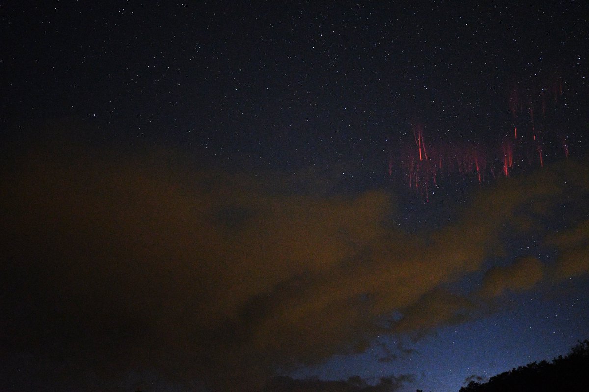 JAtanackov's tweet photo. #TLETuesday: love red #sprites! I'd been seeing them regularly while observing meteors for over 20 yrs, super excited to now also catch them on photos. Here's a bunch of column sprites above a 150 km distant storm over NE #Italy. Oct 5th, 2021. @StormHour @xWxClub @ThePhotoHour https://t.co/JOdkbhiWS7