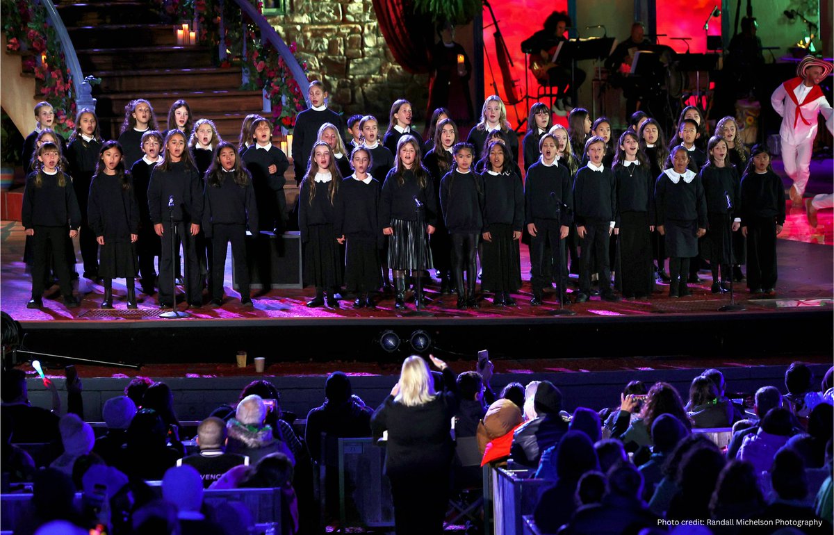 SMMUSD's tweet image. From #SMMUSD to the @HollywoodBowl! 😍Led by music teacher Jessi Gravelle, over 20 students were featured in @Disney's #Encanto at the Hollywood Bowl, performing in front of 18,000 people. Read more: bit.ly/SMMUSDatHollyw…  (📸: @ElementalMuSM &amp;amp; Randall Michelson Photography)