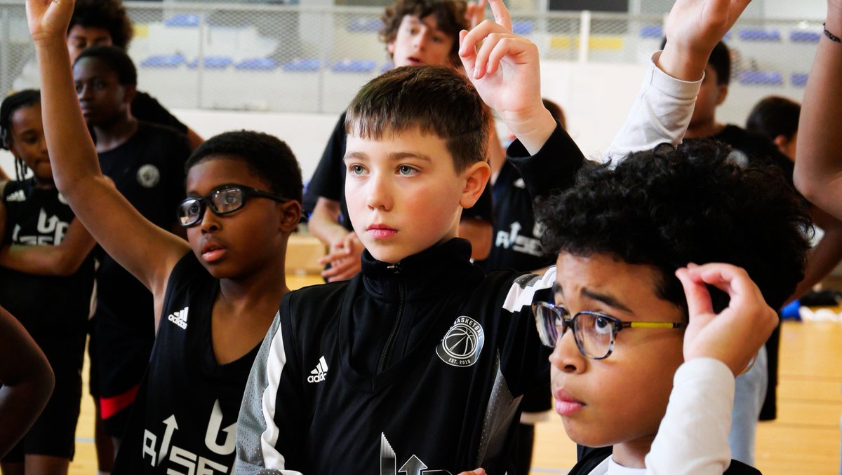 RiseUpAsso's tweet photo. 3 camps, 3 départements et 120 jeunes ! 
Retour en images sur les 3 camps de Marly-la-ville, Paris et Romainville ! Avec le @parisbasketball on s'est vraiment régalés à faire ces camps 
📸 Cesar Pulido Tovar et @julienhouyer 

#parisbasketball #riseup #basketball #trainingcamp⁠ https://t.co/yMohIDHfjt