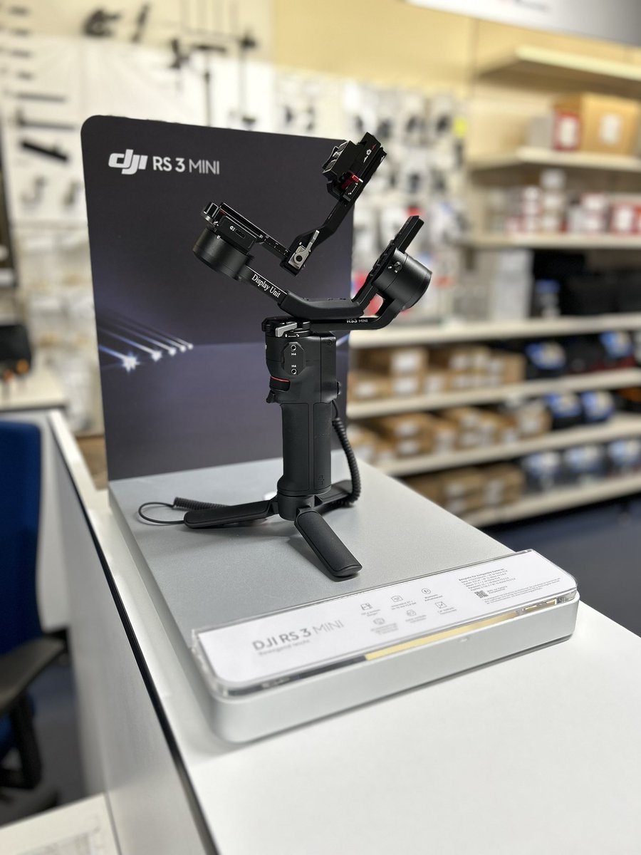 CameraTherapist's tweet photo. Has anyone experience with the mini version of the #dji RS3 series? #RS3mini https://t.co/LUS2glwp2U