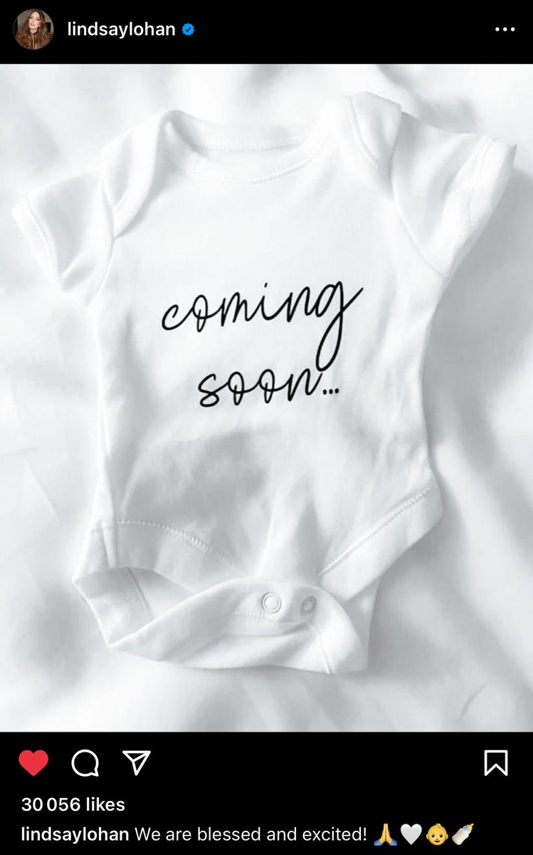 PopCulture2000s's tweet photo. omg lindsay lohan is expecting her first child! https://t.co/6DxipqEEoc