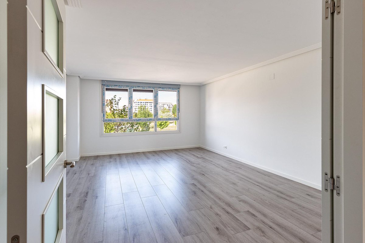 🏘️#viviendas en C/ Lovaina, #Burgos.
😎 Disponible 3 hab. con terraza de 27 m2
🧱Tabiques de #ladrillo cerámico.
📐Los mejores acabados, aislamientos y calidades.
🚗Plaza de garaje y Trastero de 6 m2.
🔑Entrega en 2023.
📝Infórmate en gonorsa.com