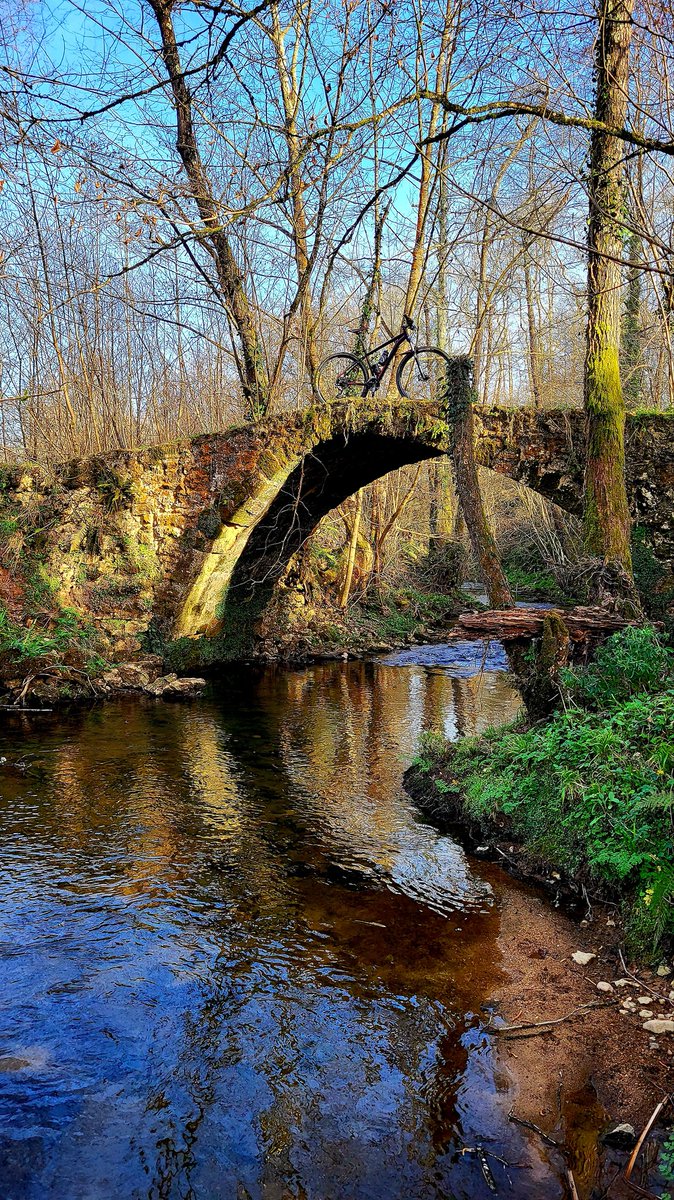 🚵‍♂️ El Camín de los Santuarios a su paso por Nava.

#TurismoAsturias #ComarcadelaSidra