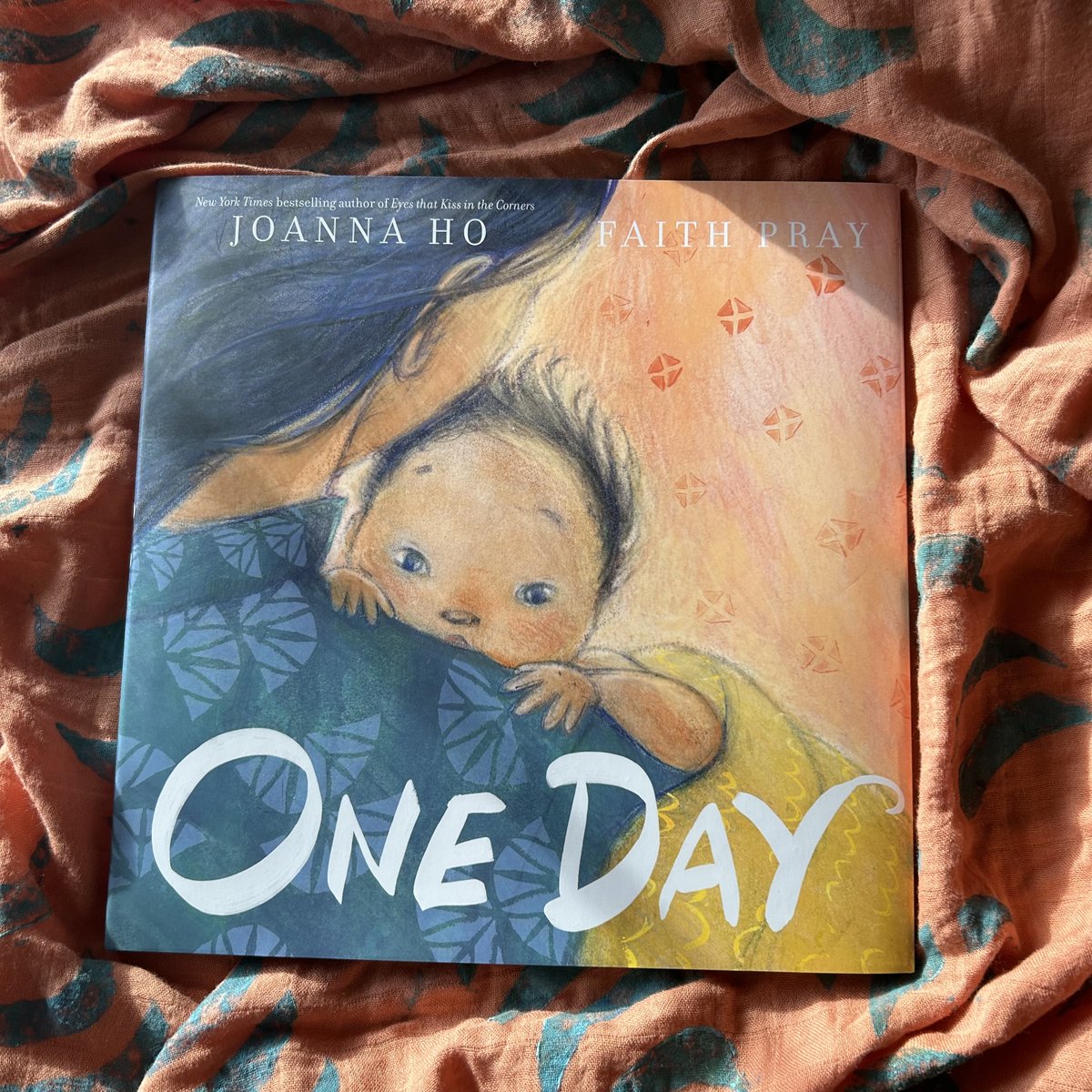 Happy, happy book birthday to ONE DAY by @JoannaHoWrites, illustrated by @faithpray7, out today! Hooray! Thank you to the excellent team @harperkids, and heaps of gratitude to @mollyoneillbooks & @rootliterary. #bookbirthday