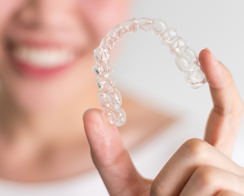 KLDentalStudio's tweet image. Invisalign clear plastic aligners are practically invisible and eliminate the need to wear traditional braces or wires! So what do you say? Your new smile is waiting💜

#invisalign #invisalignprovider #invisalignteen #cosmeticdentist #cosmeticdentistry #dentist