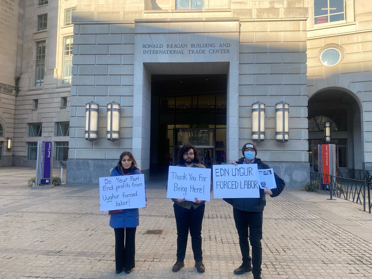This morning,in front of the Ronald Regan building @CBP’s technical Expo on Forced labor, we thanked the responsible companies and reminded everyone not to forget about Uyghurs forced to work in China. We also distributed one pager about our work&demands to #endUyghurforcedlabor