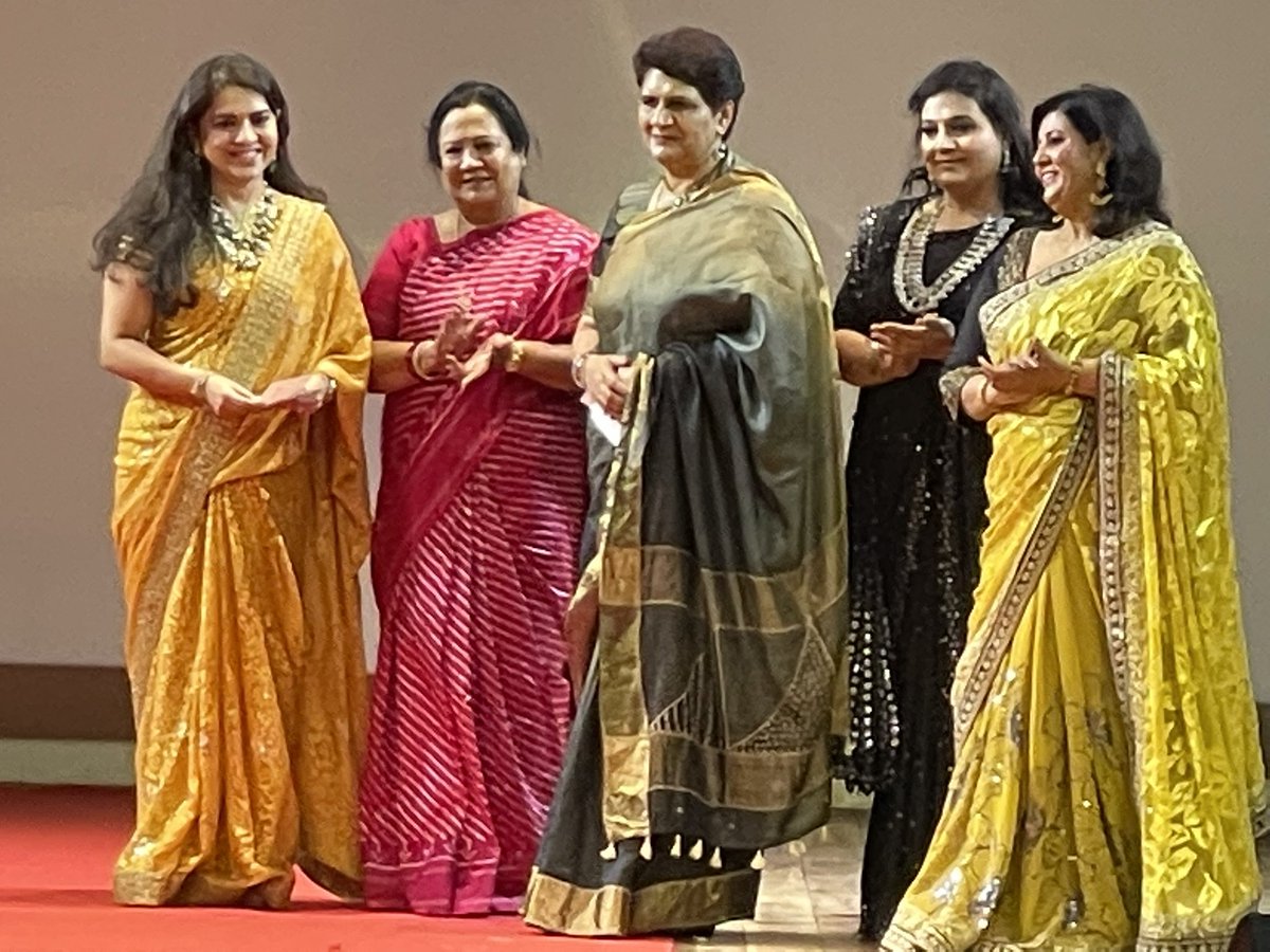 sonalgoelias's tweet photo. Kudos to the efforts of team #IASOWA and Ms Shaina NC in organising the #WalkForACause Fashion Show 👏🏻 

#ContributionForCancerPatients
#WomenAchievers 
#PathBreakers 
#SareeLov 💕

#IASOWA https://t.co/U2KviSYNKd