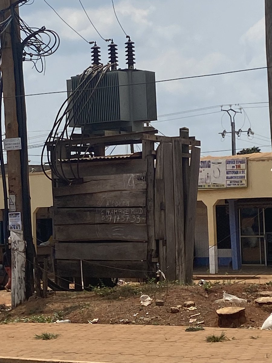 Il pleut à Odza borne 10 et ailleurs. Mais ici, on ne peut pas avoir l’énergie. Notre transformateur y est il pour quelque chose? @EneoCameroon14