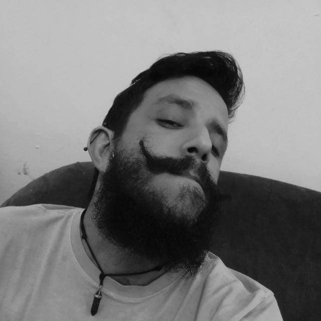 portoalegre24h's tweet photo. Alguém viu o Marcelo?

Familiares estão desesperados atrás de informações sobre o seu paradeiro. Ele sumiu faz uma semana e desativou todas as redes sociais. Não há nenhuma forma de contato com ele. Se souber de alguma informação, entrar em contato com o número:  (82) 991934476 https://t.co/Zy2Q2DQwRU