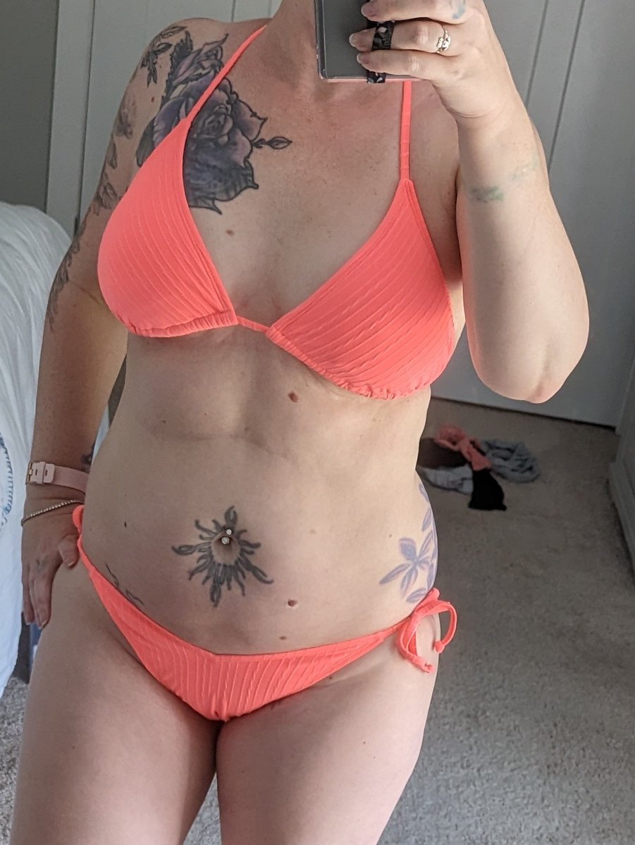 wanderingdarlin's tweet photo. I'm loving this bikini, might need some help taking it off though #tattoos #bikini #summertime #timetogetwet #piercings https://t.co/ec9ShXZyGY