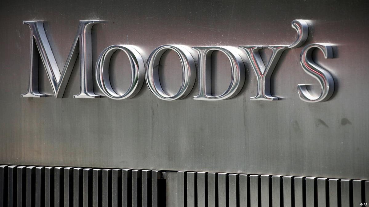 Geopolitik_2030's tweet photo. MOODY’S reduce de ESTABLE a NEGATIVO el pronóstico del sistema bancario estadounidense….y las acciones en picada!! https://t.co/m5RG6iBQj6