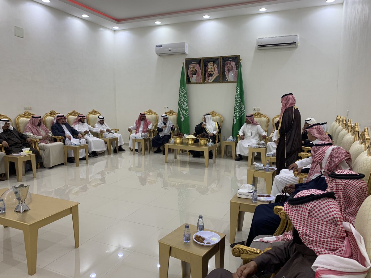 ruwalah's tweet photo. مباشر 🛑
الامير فهد بن نواف الشعلان في ضيافة الشيخ /ممدوح بن دعيبيل شيخ الوثرة من السبعة في حفرالباطن https://t.co/HSgPNqktQ3