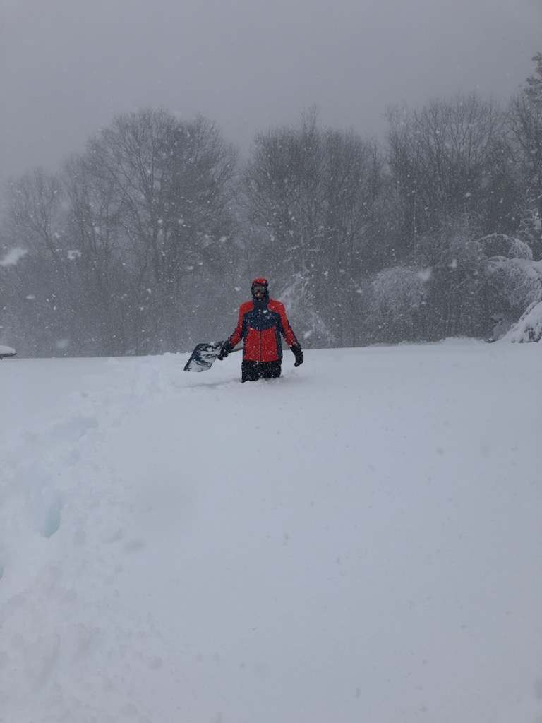 DaveCollette4's tweet photo. @wbz 25+ in Ashburnham, crazy drifts in driveway. https://t.co/OBOcGncWdP