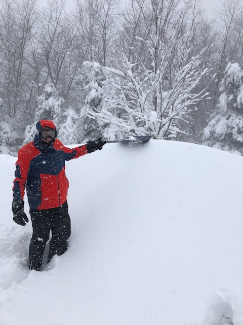 DaveCollette4's tweet photo. @wbz 25+ in Ashburnham, crazy drifts in driveway. https://t.co/OBOcGncWdP