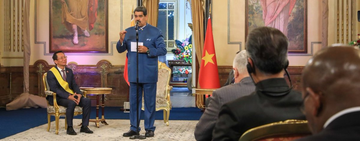 🇻🇪📰 El Presidente de la República <a href="/NicolasMaduro/">Nicolás Maduro</a>, giró instrucciones al ministro del poder popular para Relaciones Exteriores, <a href="/yvangil/">Yvan Gil</a> y al presidente de PDVSA, <a href="/TellecheaRuiz/">Rafael Tellechea</a>, para que se retomen las negociaciones y encuentros de trabajos entre PetroVietnam y PDVSA.

#PDVSA