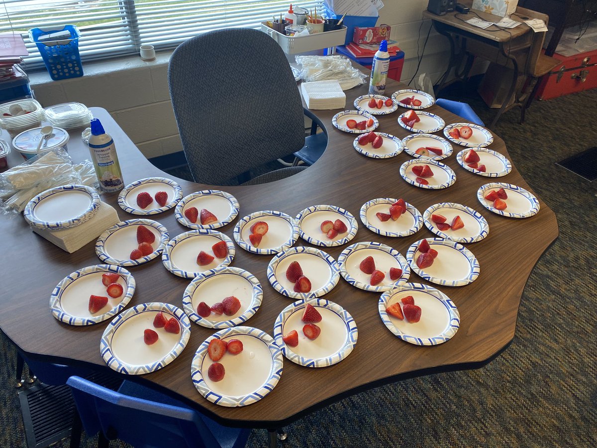 Radford_Schools's tweet image. Thank you Senator Hackworth for reading to some of@our students at Belle Heth Elementary during Ag in the Classroom week! Great students, Great staff, Great School Community!