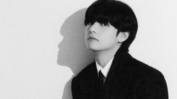 healwithtae's tweet photo. this kim taehyung https://t.co/ZqIJwKkV9n