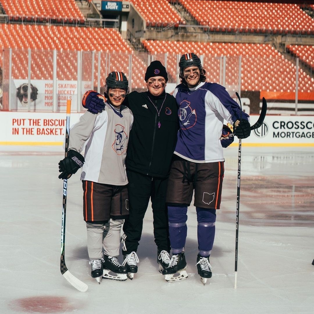 jogathletics's tweet photo. Getting ready for the Cleveland Classic at @FEStadium with the @youngstownphantoms
๐ธ @_msfilms
#clevelandclassic #hockeygame #outdoorhockey #hockeyteam #hockey #jersey #reversiblejerseys #joinourgame https://t.co/AJOCwRkFxp