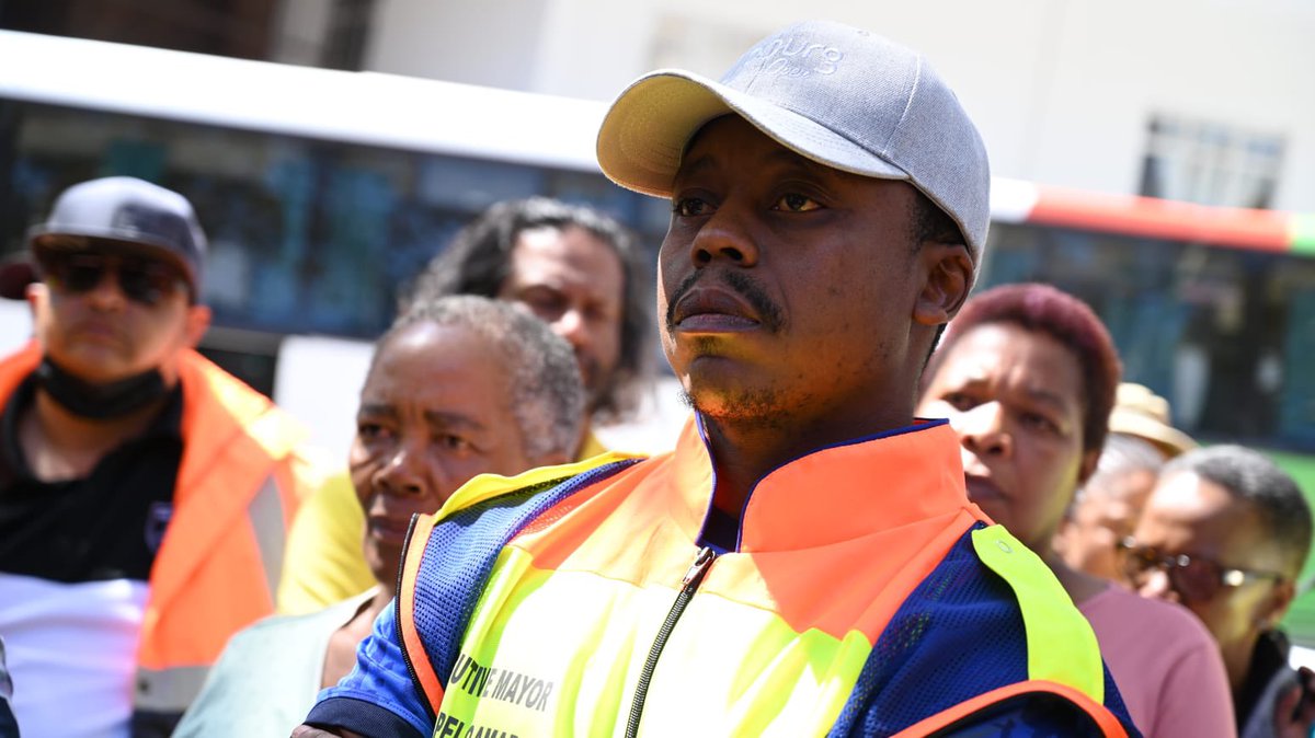 ThapeloAmad's tweet photo. Evening Joburg 

Today, I was joined by the @CityofJoburgZA’s Members of Mayoral Committee in Region F for a service delivery oversight visit. 

We visited problem areas within the Region which are currently facing high levels of criminality, overcrowding and illegal dumping. https://t.co/i1ucZs8dGp