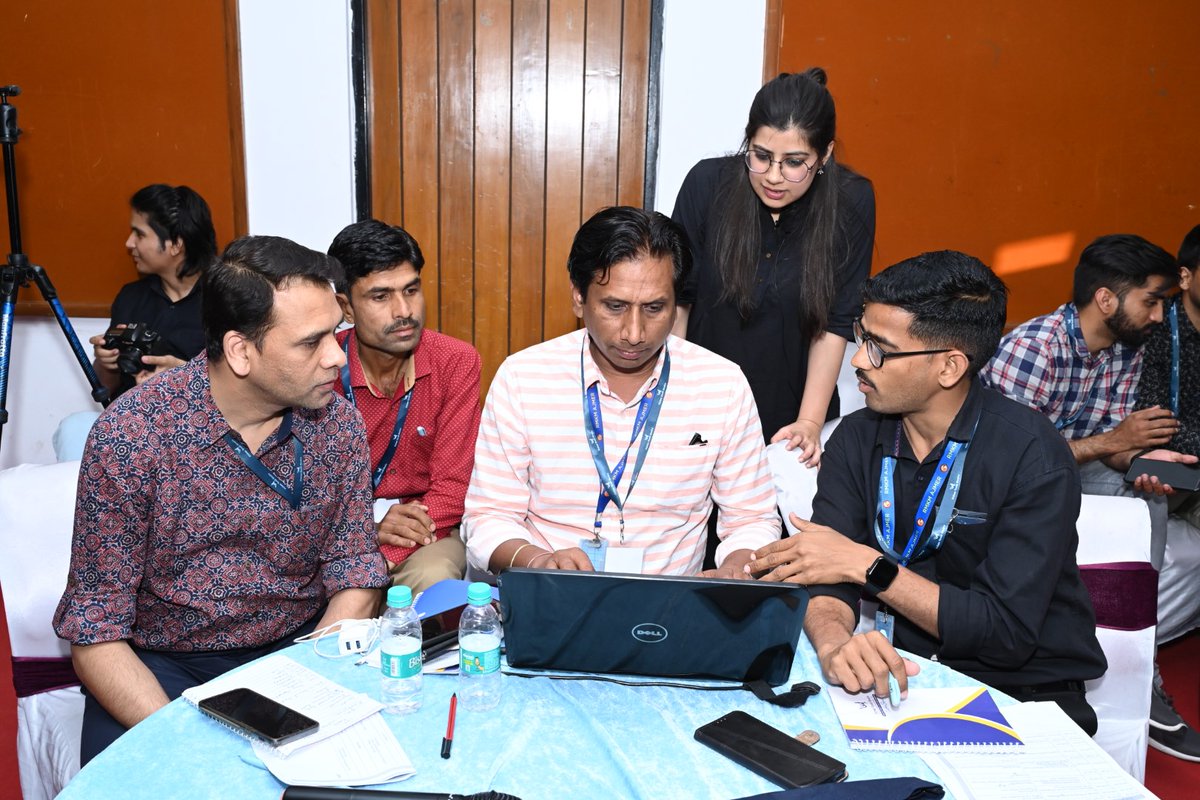 VYKIndia's tweet photo. .#4/4: The participants found the session to be insightful in learning how to develop and improve their own digital presence and showed great enthusiasm throughout the day.
#ICT #ict #ictjobs #içtasarım #ICTSolutions #informationcommunicationtechnology #socialmediaforempowerment https://t.co/fiBEl61lNt
