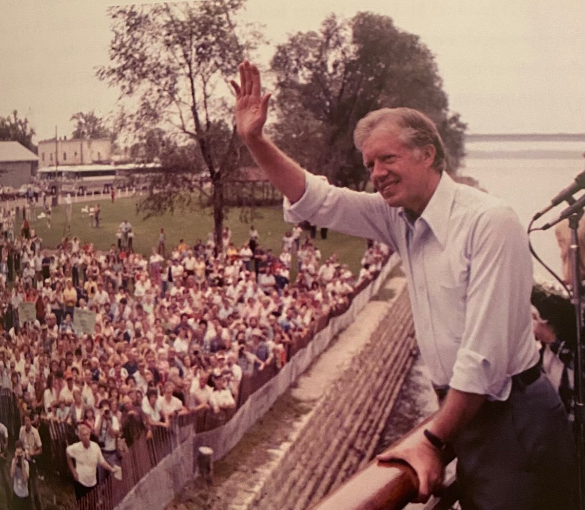 PresidentsVisit's tweet photo. My favorite Jimmy Carter vacation to read about was him taking a steamboat down the Mississippi! Here’s Jimmy and the Delta Queen! ⛴️ 🦅🇺🇸🏛
Check out the “Jimmy Carter and the Carter Home” Episode of “Visiting the Presidents”! https://t.co/dJKJ4iKsUU
#JimmyCarter #DeltaQueen https://t.co/BqPbw8MuS2