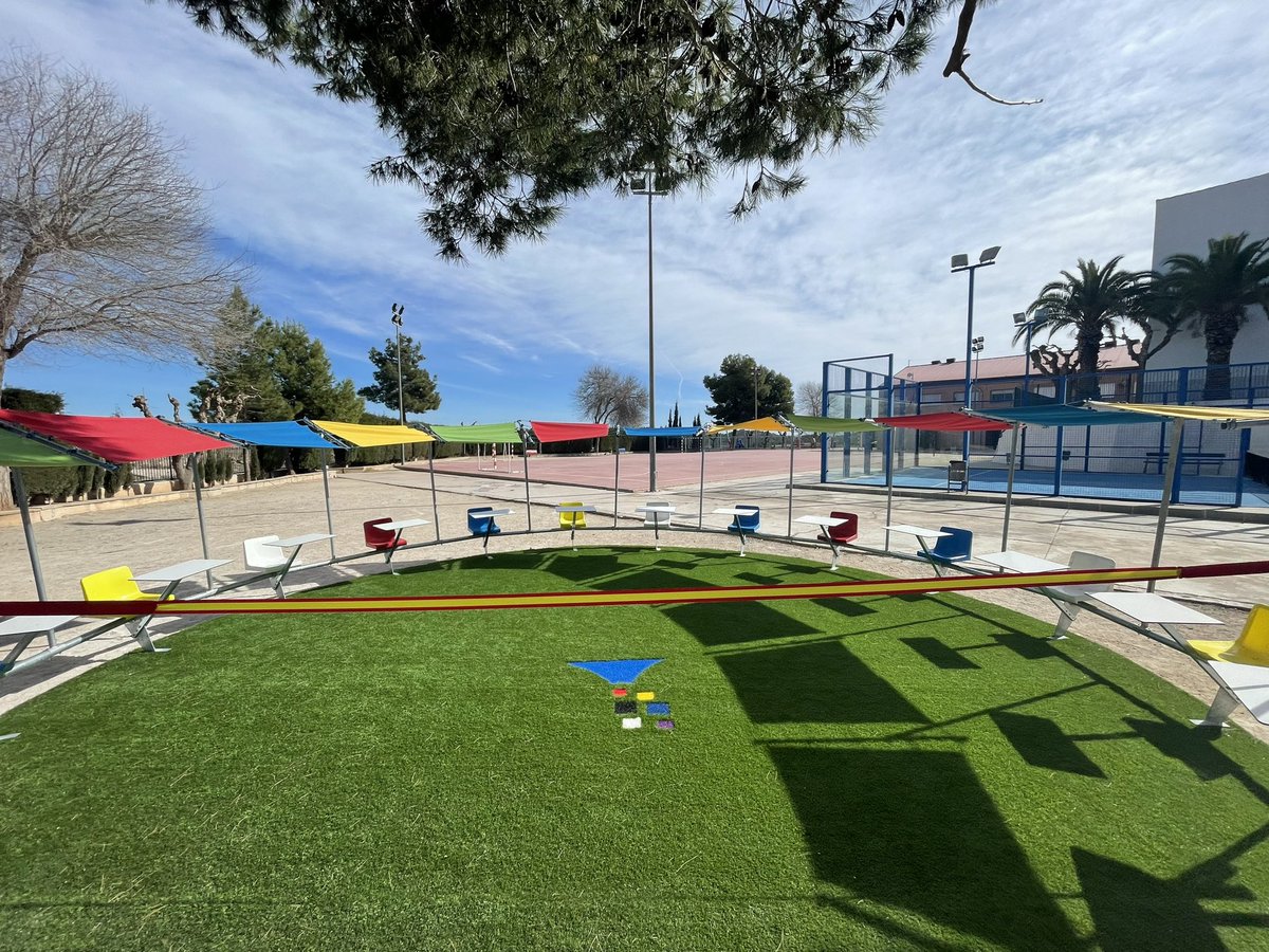 📣Así ha quedado nuestra aula al aire libre #airelimpio. Arrancamos con un aula concurso y al aire libre. 🐦 🌲 ☀️