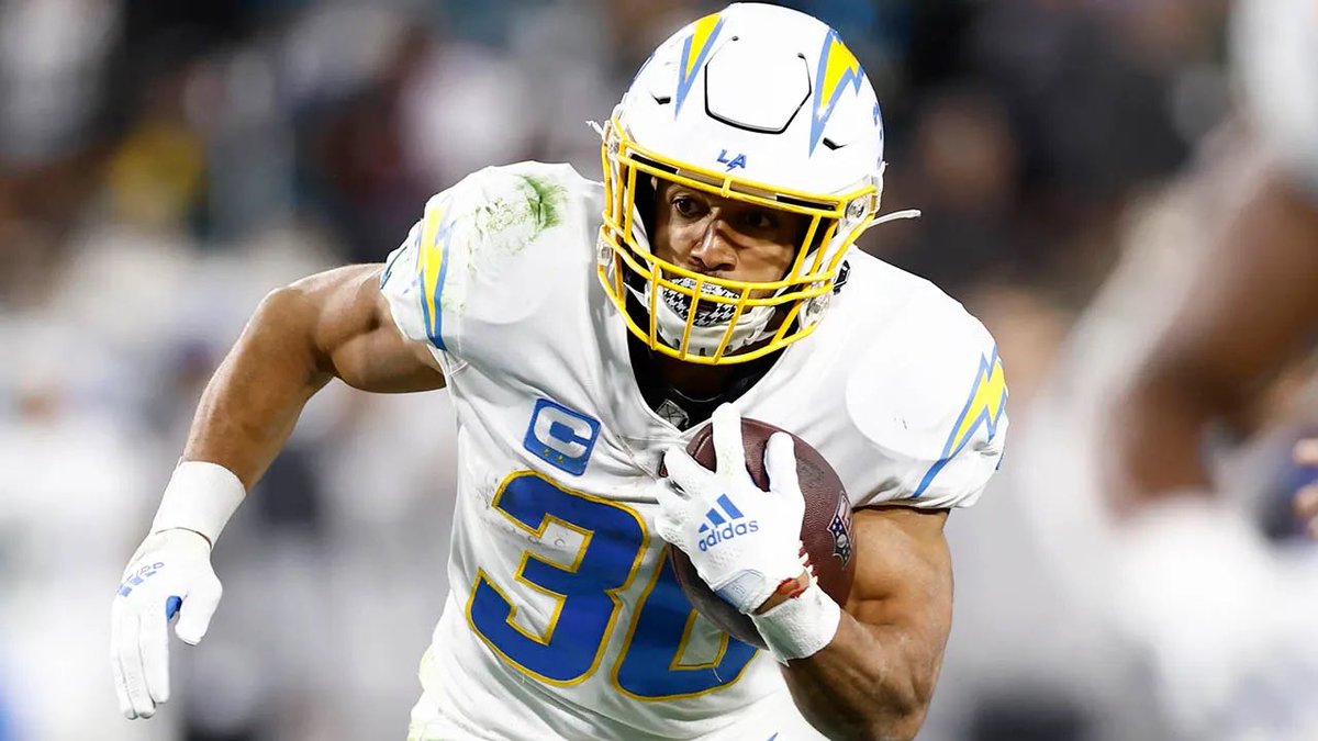 catchtheblitz's tweet photo. 𝗨𝗽𝗱𝗮𝘁𝗲: The #Chargers granted RB Austin Ekeler permission to seek a trade after the two sides failed to make progress on a new contract, per @AdamSchefter. https://t.co/AJu8DSGhvn