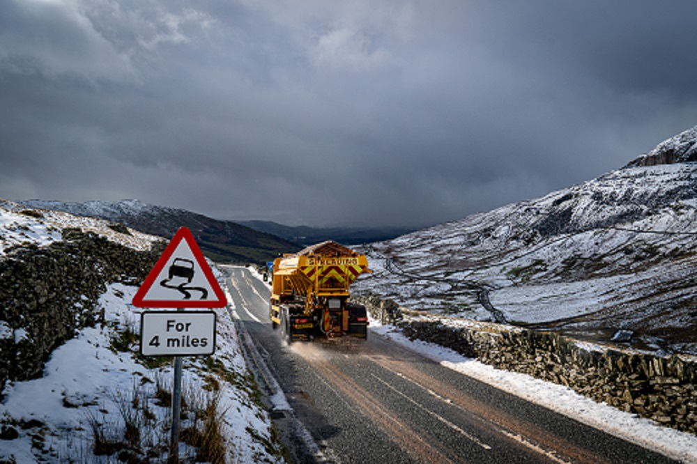 WandFHighways's tweet photo. There are lots of wintry showers in the county today – even some falling hail, sleet and wet snow! Please be careful out there – drive cautiously and be mindful of the road conditions. 🙏🙏

Our gritters will be out and about tonight keeping all our road network safe. https://t.co/WOfh8lDDWV