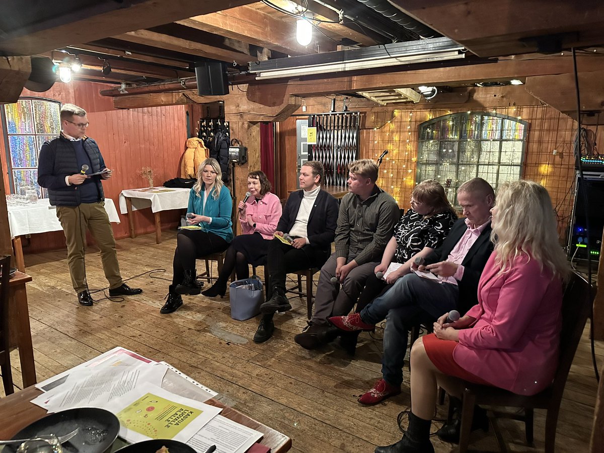 Järjestimme tänään yhdessä <a href="/musiikintekijat/">Musiikintekijät</a> <a href="/saveltajat/">Suomen Säveltäjät</a> @Musakustantajat kanssa musiikkialan eduskuntavaalipaneelin Tampereella. Musiikkialan kasvupotentiaali ja sosiaaliturvan pullonkaulojen poistaminen nousivat pääteemoina. #musiikkiala #kulttuuriala #eduskuntavaalit2023