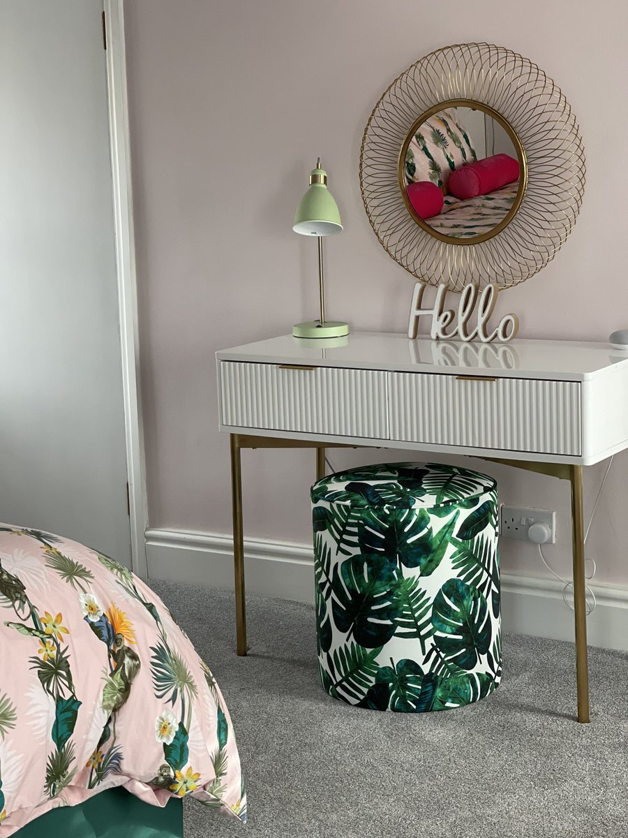 Hollie's Beach House tweet media