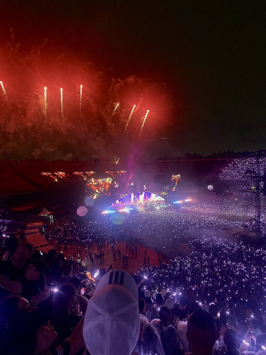nathaliarodriss's tweet photo. Inexplicável, que venha muitos pela frente. Obrigada @coldplay, foi mais do que eu imaginei ❤️ #coldplaybrasil #coldplaysp https://t.co/ROnCsYkwUy